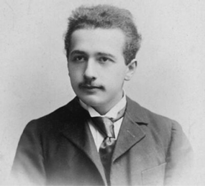 The Young Einstein in Italy and the Annalen der Physik
