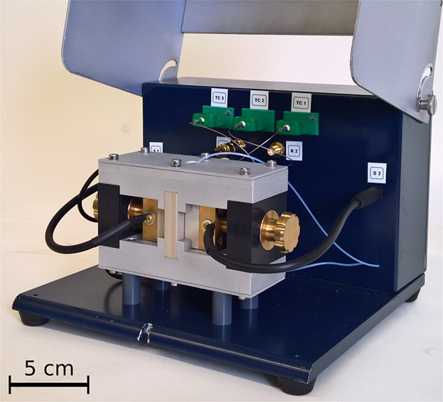 A Novel Modular Device for Biological Impedance Measurements: The Differential Impedimetric Sensor Cell (DISC)