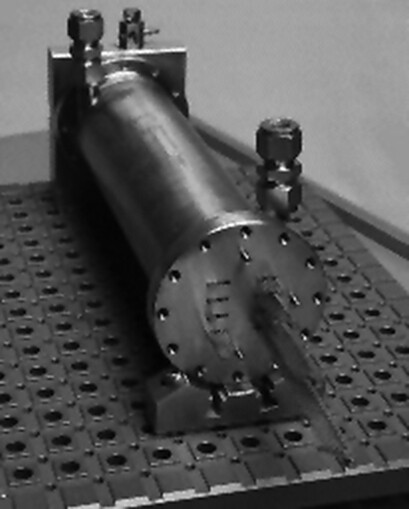 Experimentelle Bestimmung des konvektiven Wärmeübergangs in einem mikrostrukturierten Kanal Experimental Investigation of the Convective Heat Transfer Coefficient in a Rectangular Microchannel